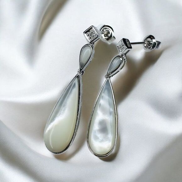 VINTAGE- 10K Gold -Mother of Pearl & Diamond Earrings- Dangle Earrings- 3.5g - Picture 1 of 16